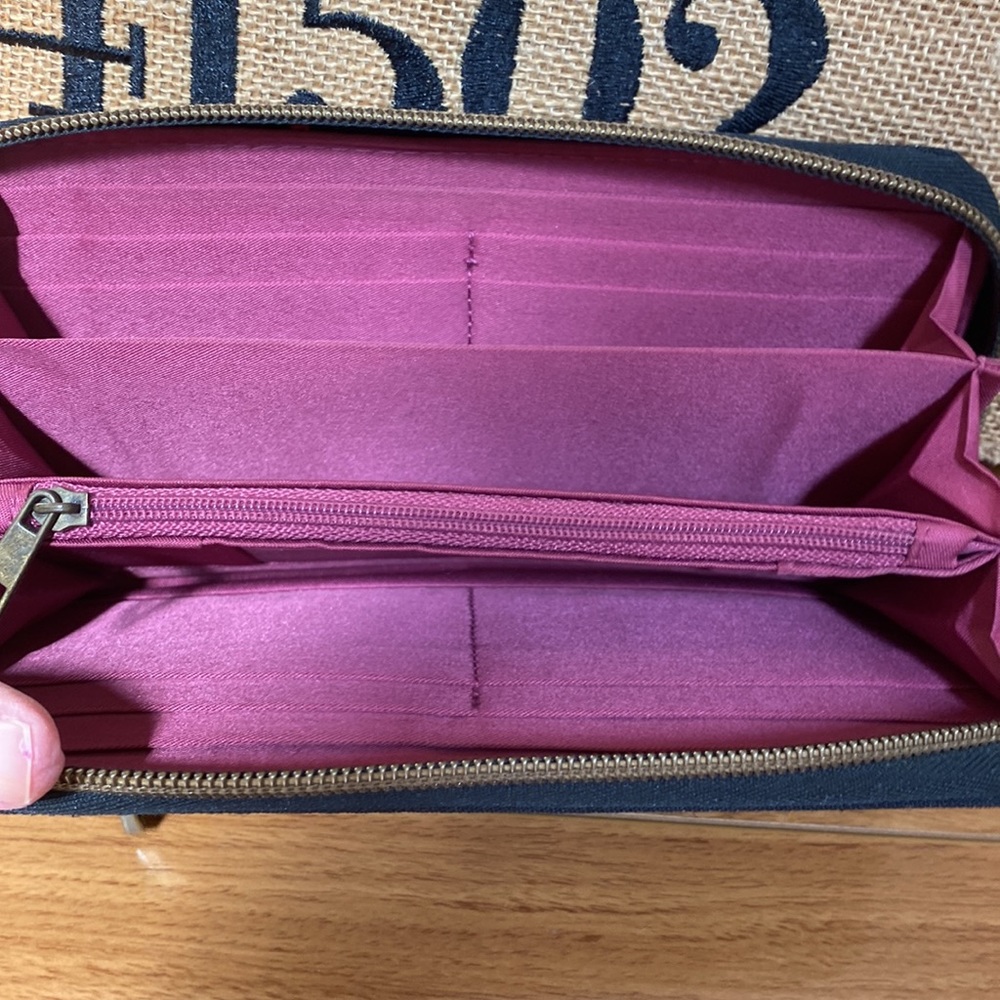 TRAVELON Wallet - Picture 2 of 3